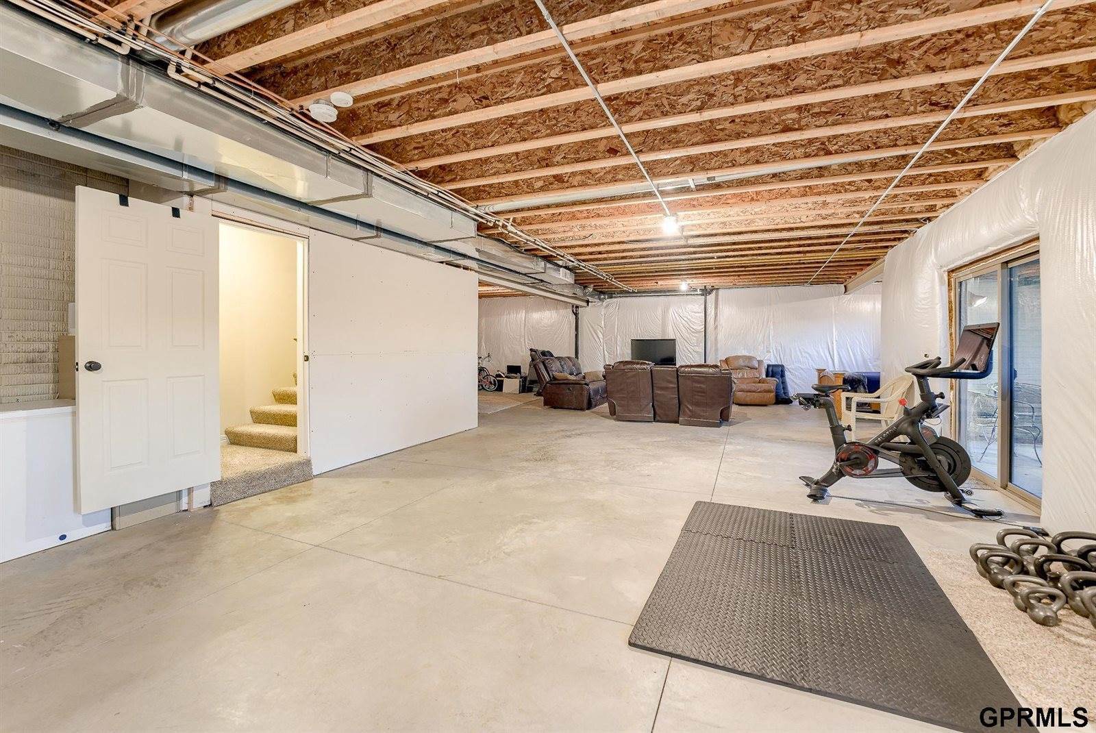 6104 South 193 Street, Omaha, NE 68135