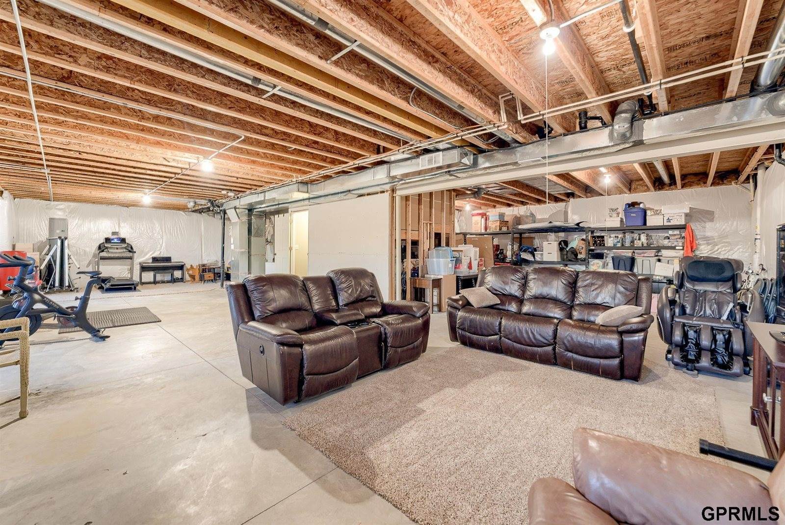 6104 South 193 Street, Omaha, NE 68135