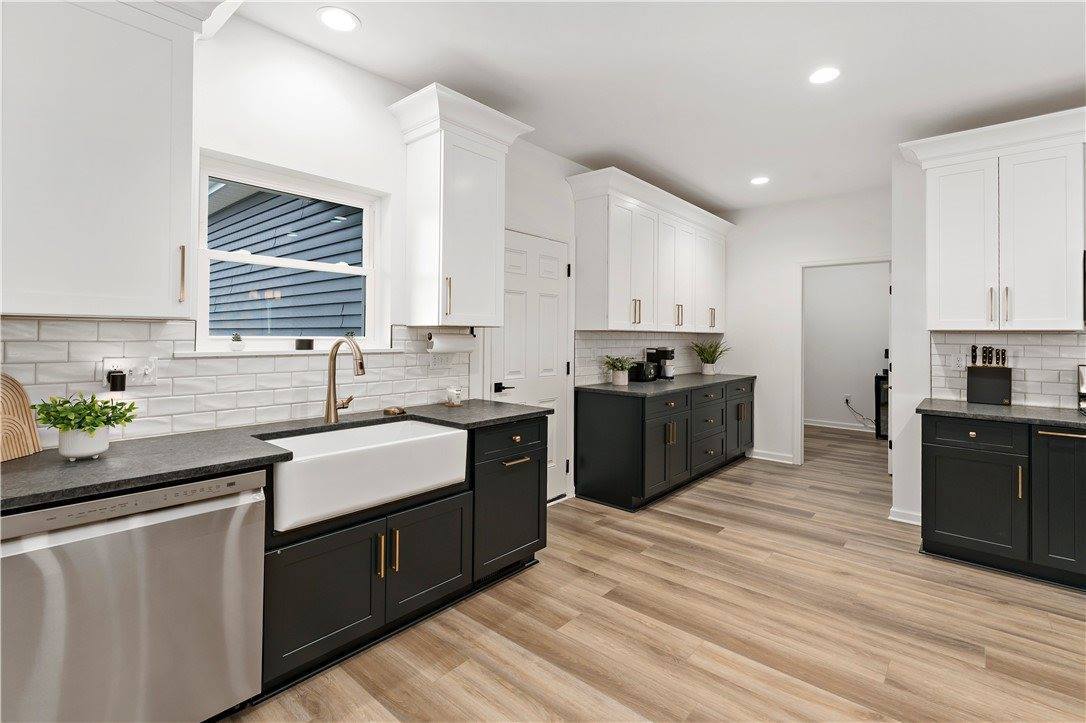 300 Timberline Dr, North Franklin Township, PA 15301