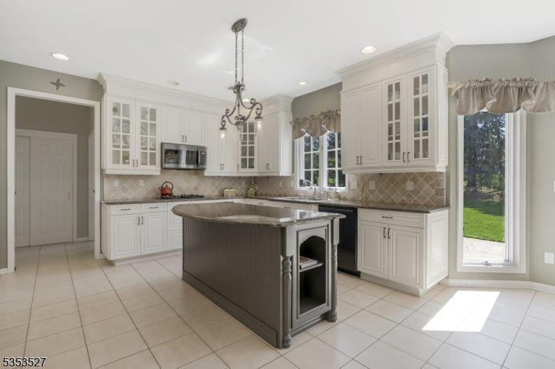 41 Briarwood Drive East, Warren Township, NJ 07059