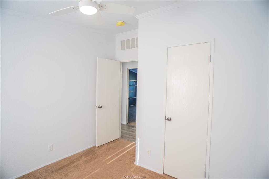 5511 Mesquite Meadow Lane, Bryan, TX 77808