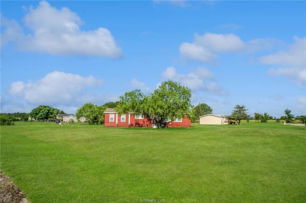 5511 Mesquite Meadow Lane, Bryan, TX 77808