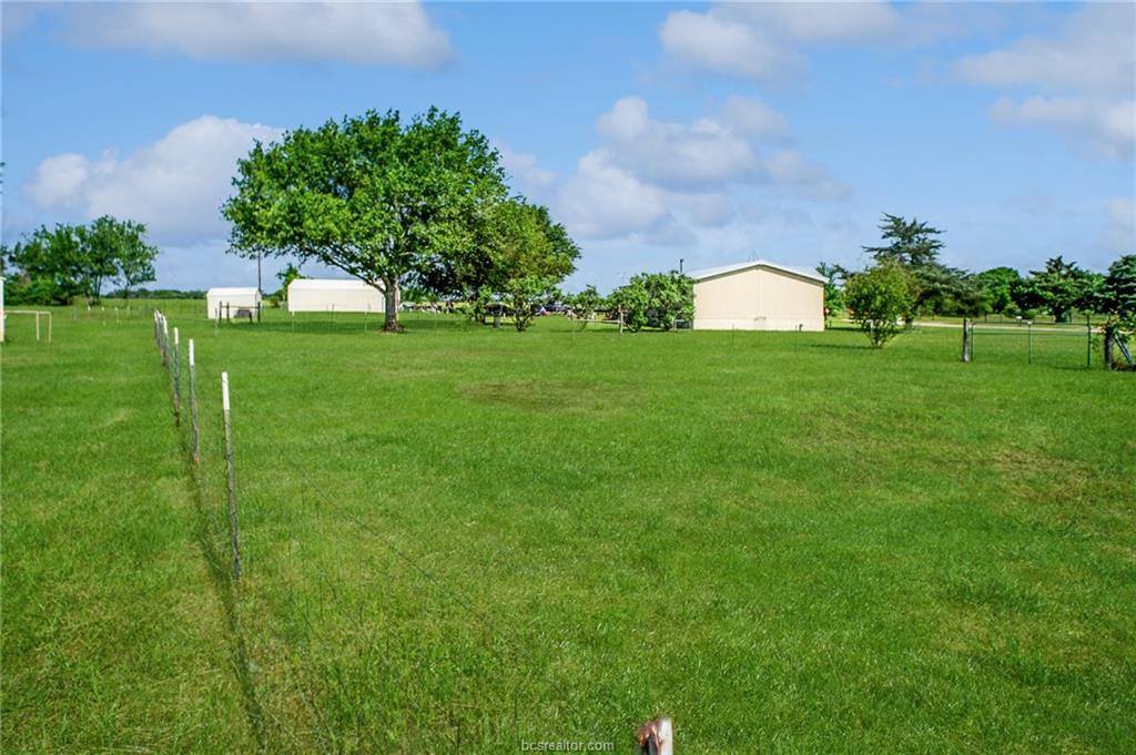 5511 Mesquite Meadow Lane, Bryan, TX 77808