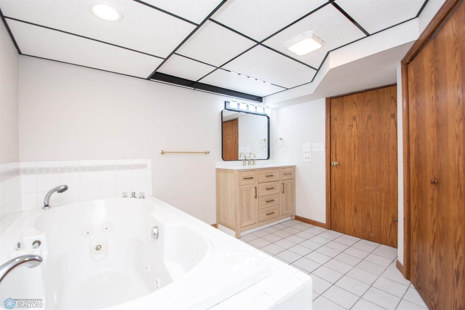 1813 14 1/2 Street South, Fargo, ND 58103