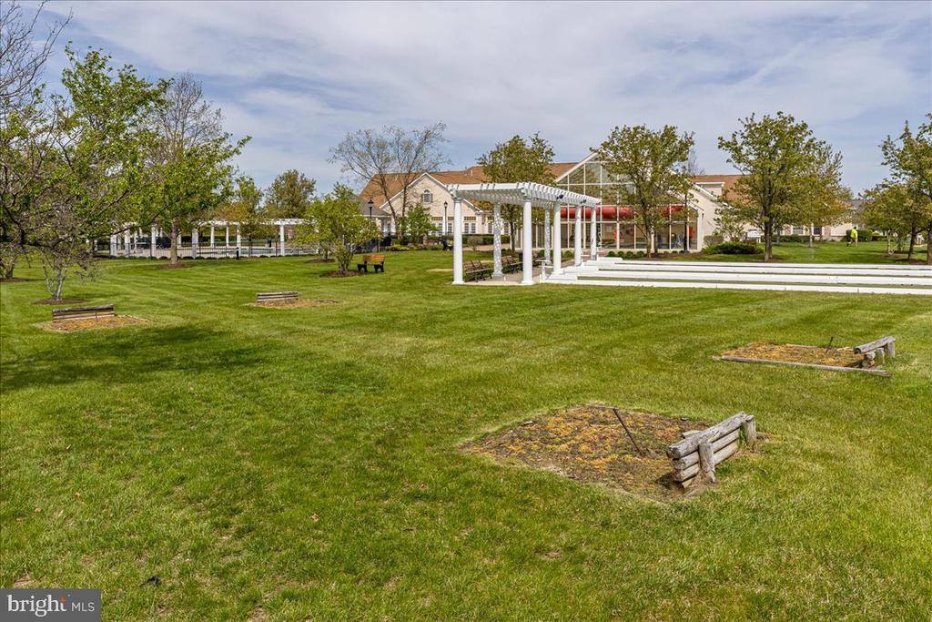 20 Powderhorn Way, Allentown, NJ 08501