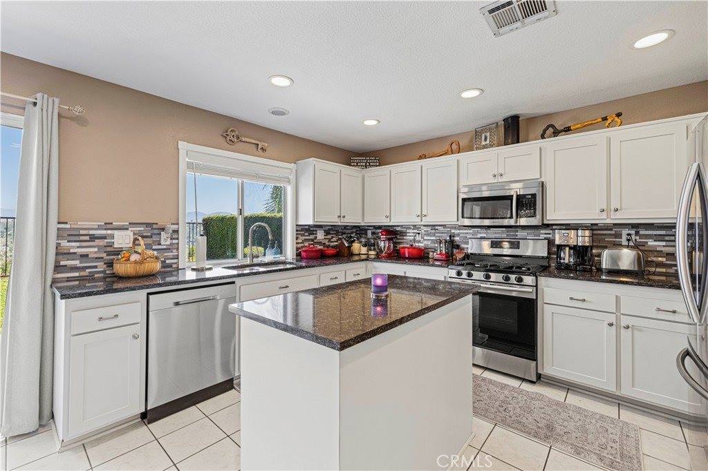 27654 Ron Ridge Drive, Saugus, CA 91350