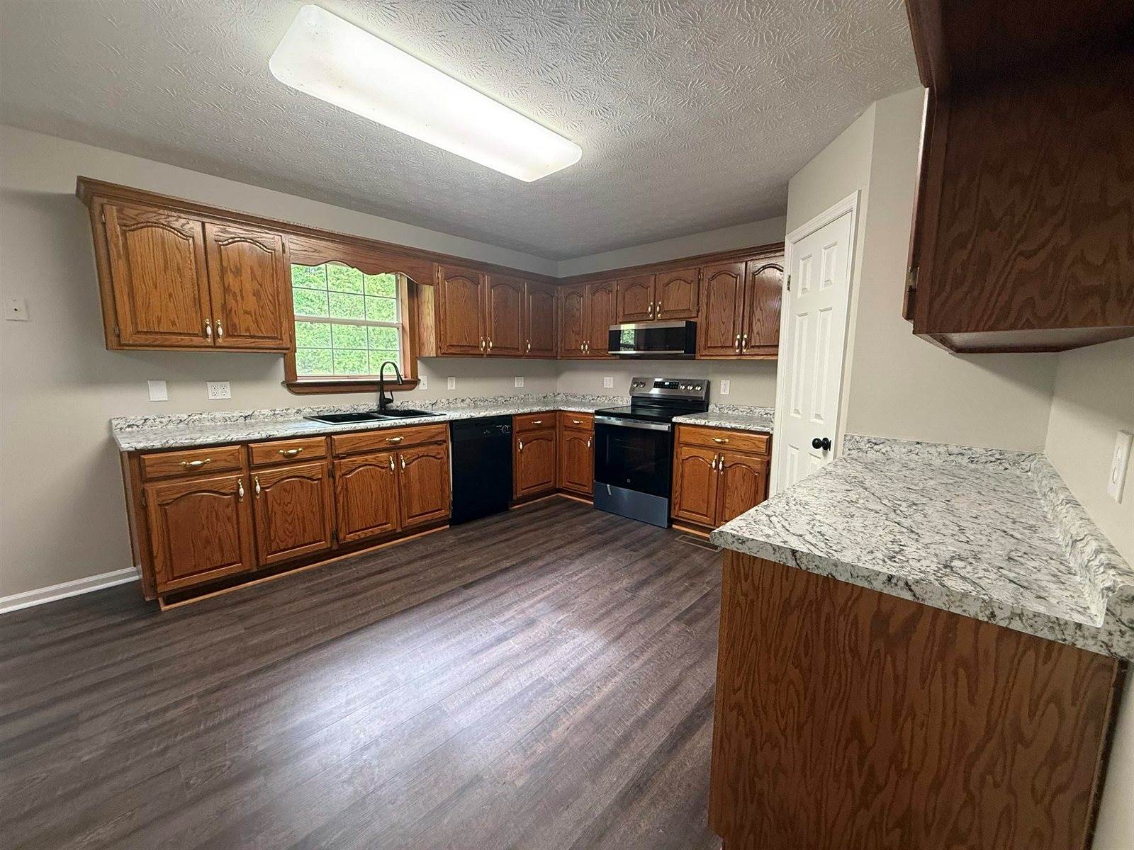 45 Co Rd 1424, Vinemont, AL 35179