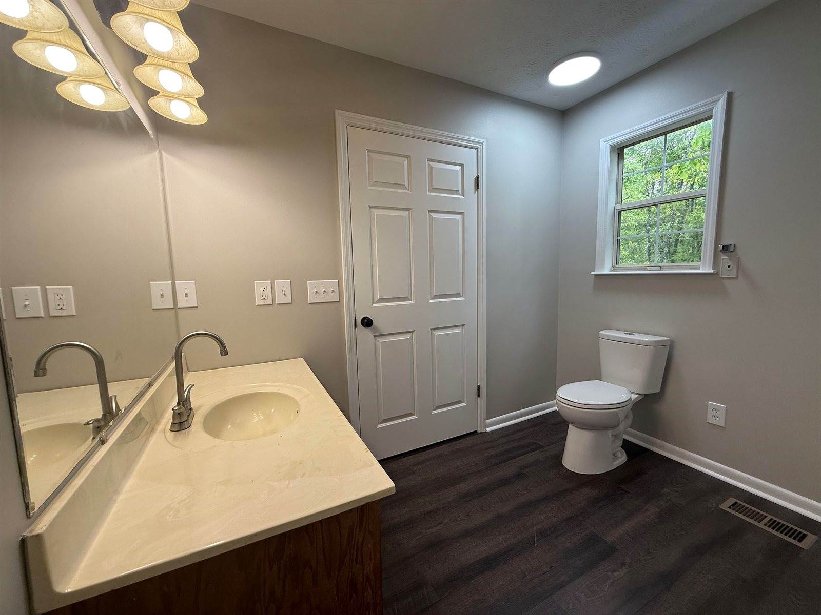 45 Co Rd 1424, Vinemont, AL 35179