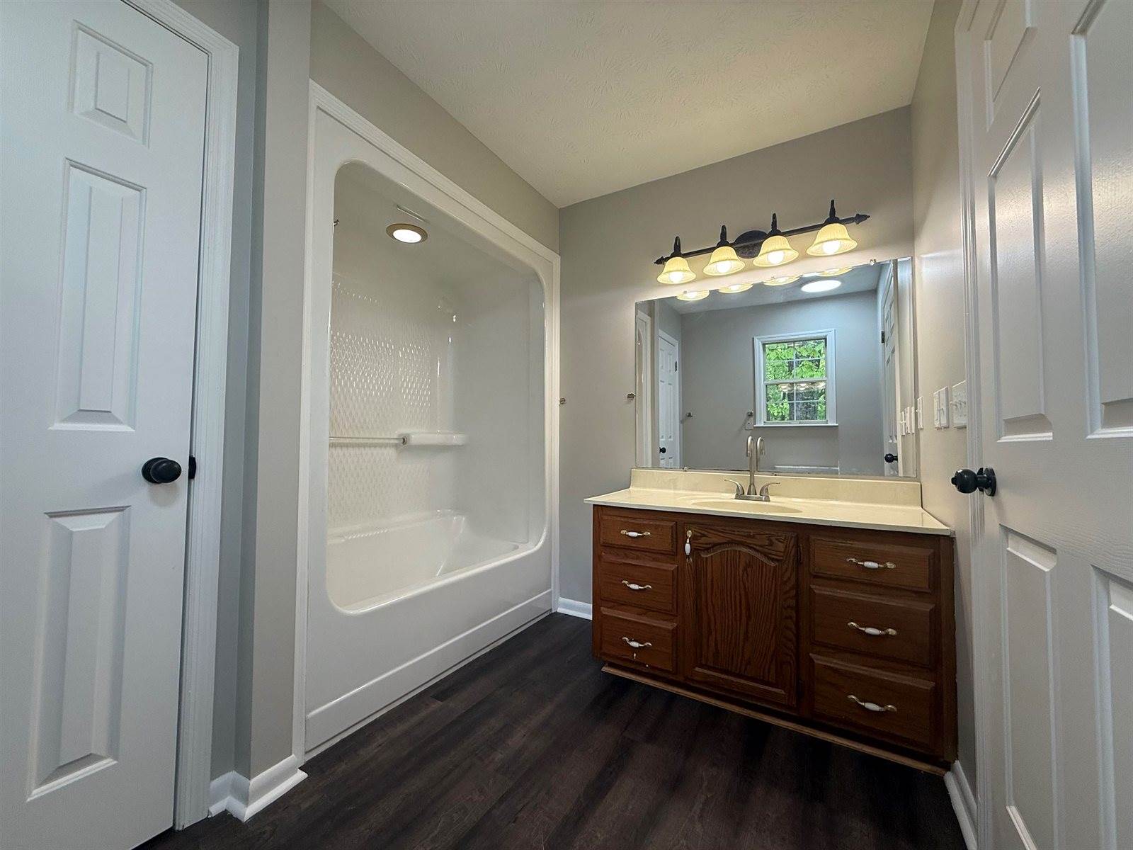 45 Co Rd 1424, Vinemont, AL 35179