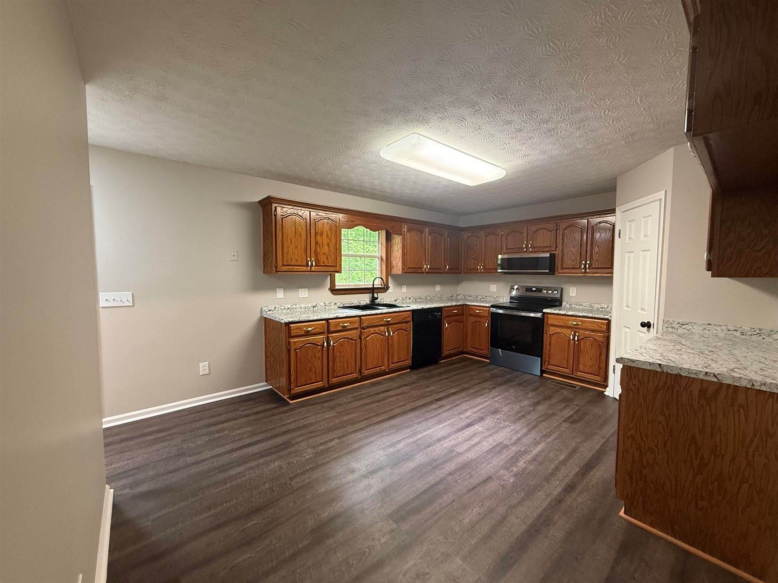 45 Co Rd 1424, Vinemont, AL 35179