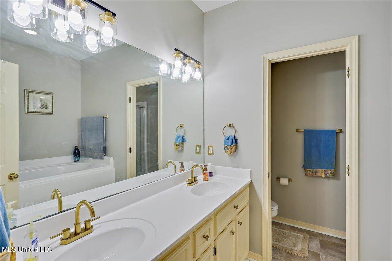 102 Parkview Lane, Brandon, MS 39047