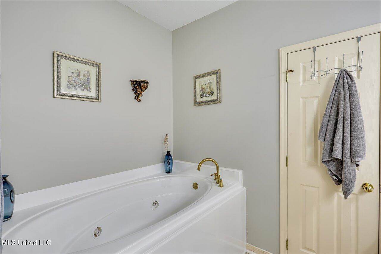 102 Parkview Lane, Brandon, MS 39047