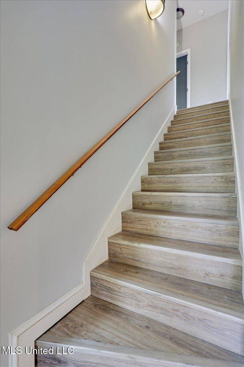 102 Parkview Lane, Brandon, MS 39047