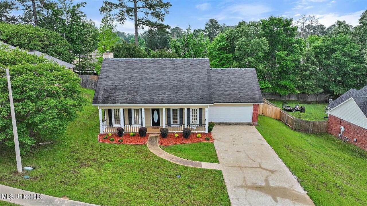 102 Parkview Lane, Brandon, MS 39047