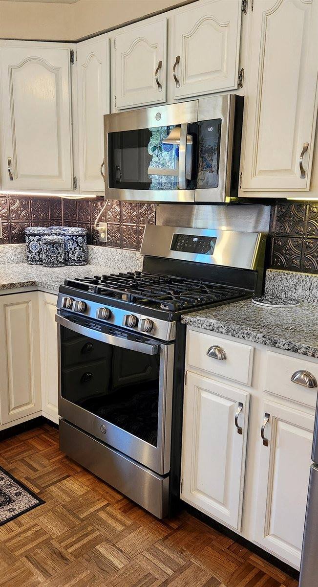 41 Leavitt Lane, Glenburn, ME 04401