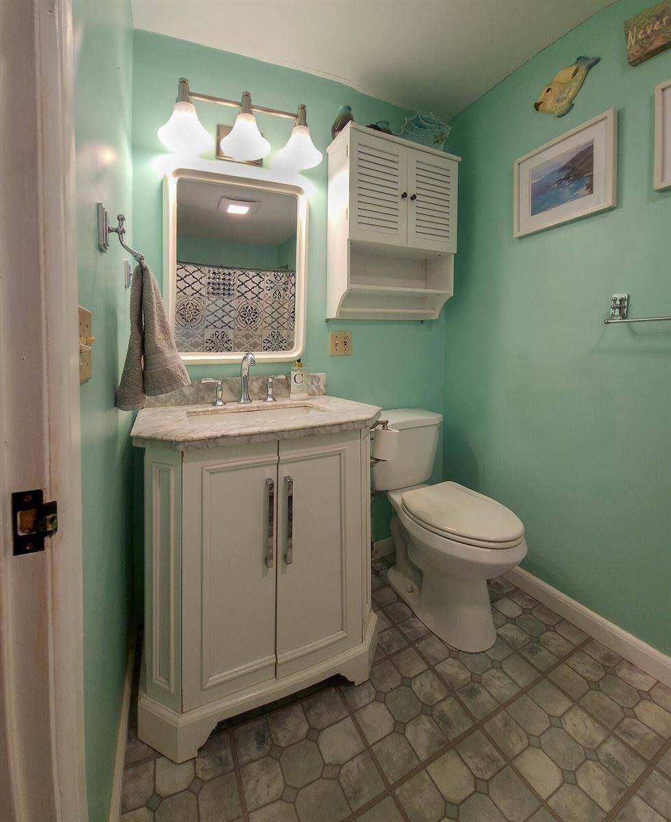 41 Leavitt Lane, Glenburn, ME 04401