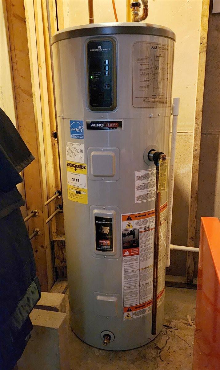 41 Leavitt Lane, Glenburn, ME 04401