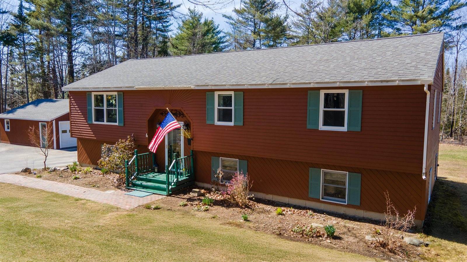 41 Leavitt Lane, Glenburn, ME 04401