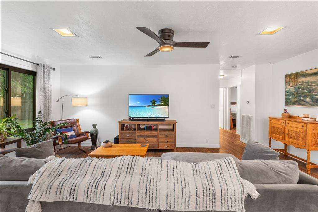 4008 Woodbriar Drive, Bryan, TX 77802