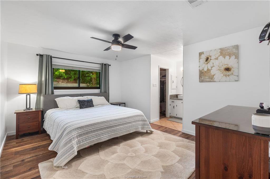 4008 Woodbriar Drive, Bryan, TX 77802