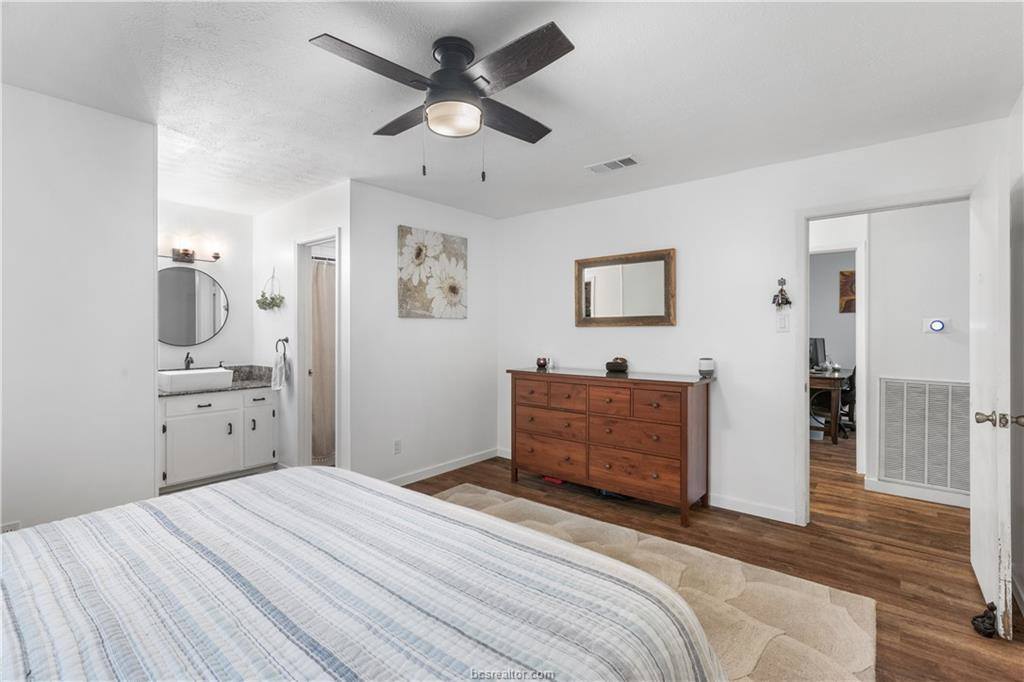 4008 Woodbriar Drive, Bryan, TX 77802