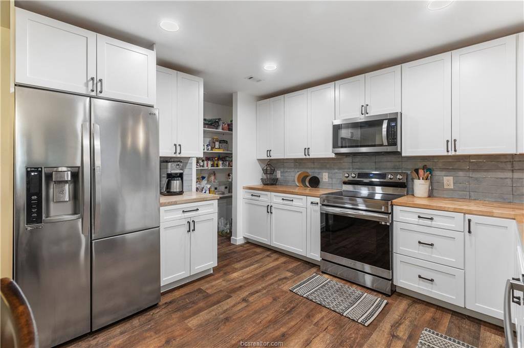 4008 Woodbriar Drive, Bryan, TX 77802