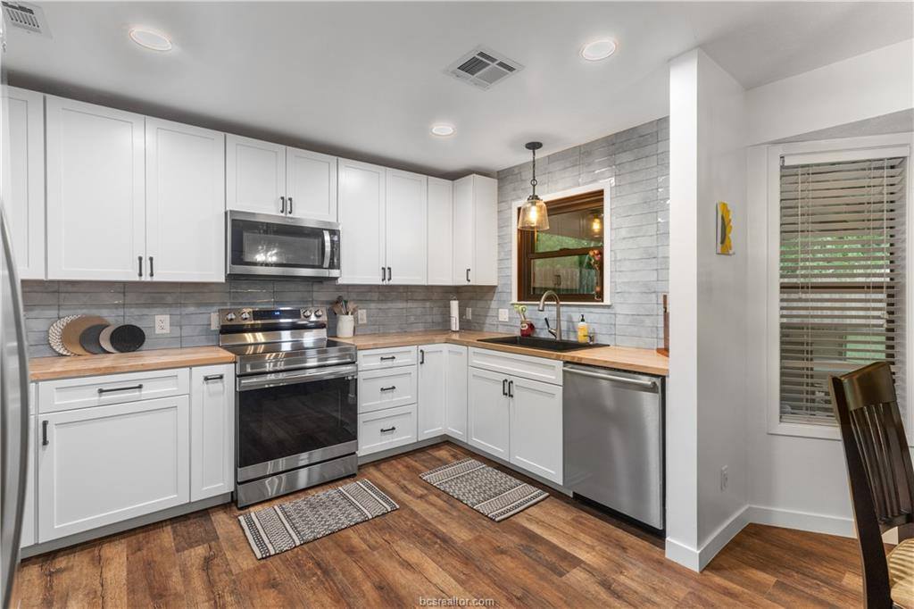 4008 Woodbriar Drive, Bryan, TX 77802