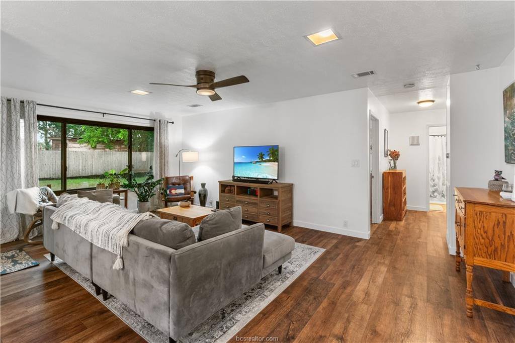 4008 Woodbriar Drive, Bryan, TX 77802