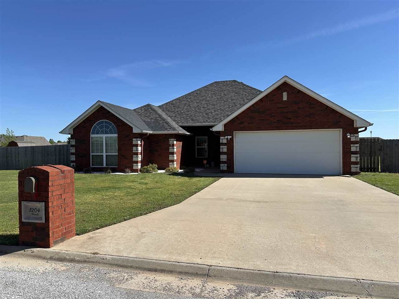 1204 Brandi Dr, Elgin, OK 73538