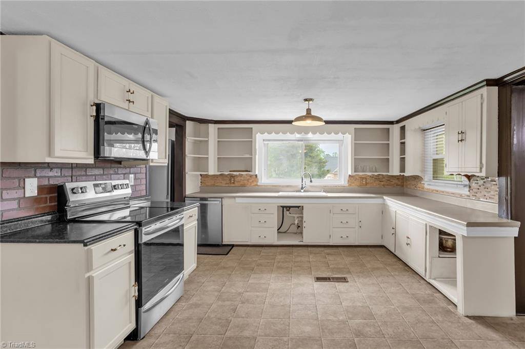 7861 Grapevine Road, Lewisville, NC 27023