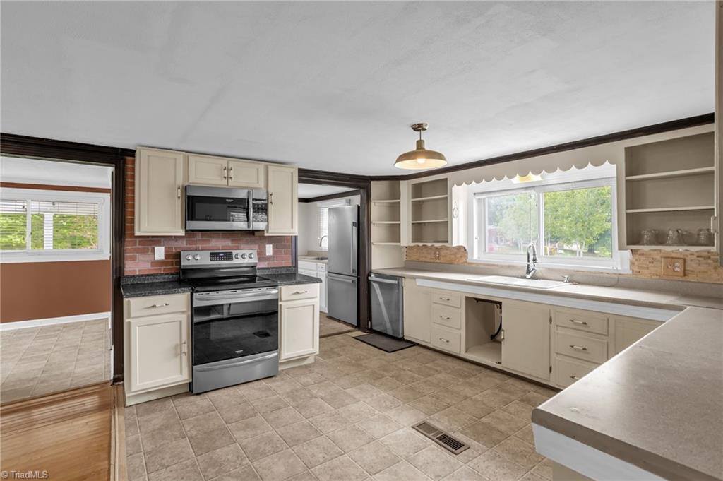 7861 Grapevine Road, Lewisville, NC 27023