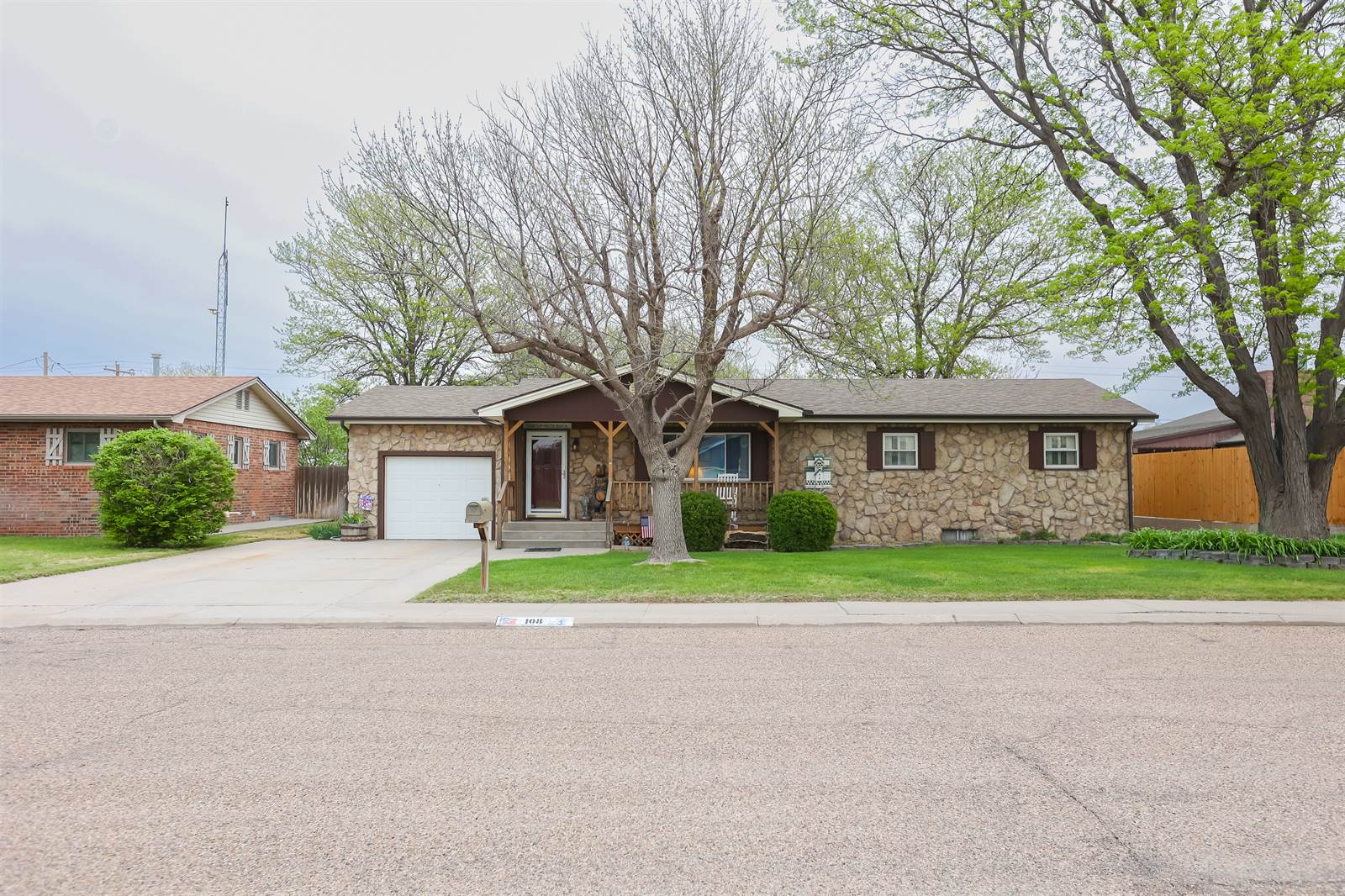 108 S Wilson St, Ulysses, KS 67880
