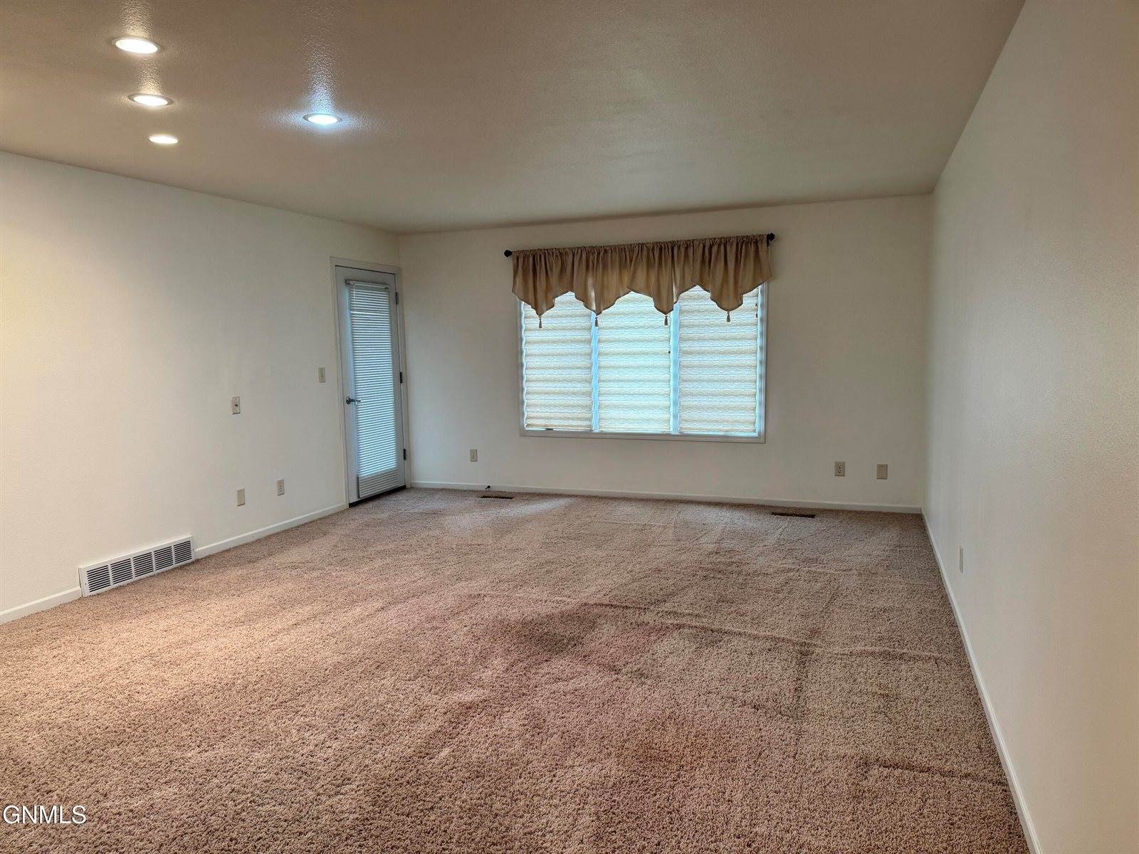 4521 Sundancer Loop SE, Mandan, ND 58554