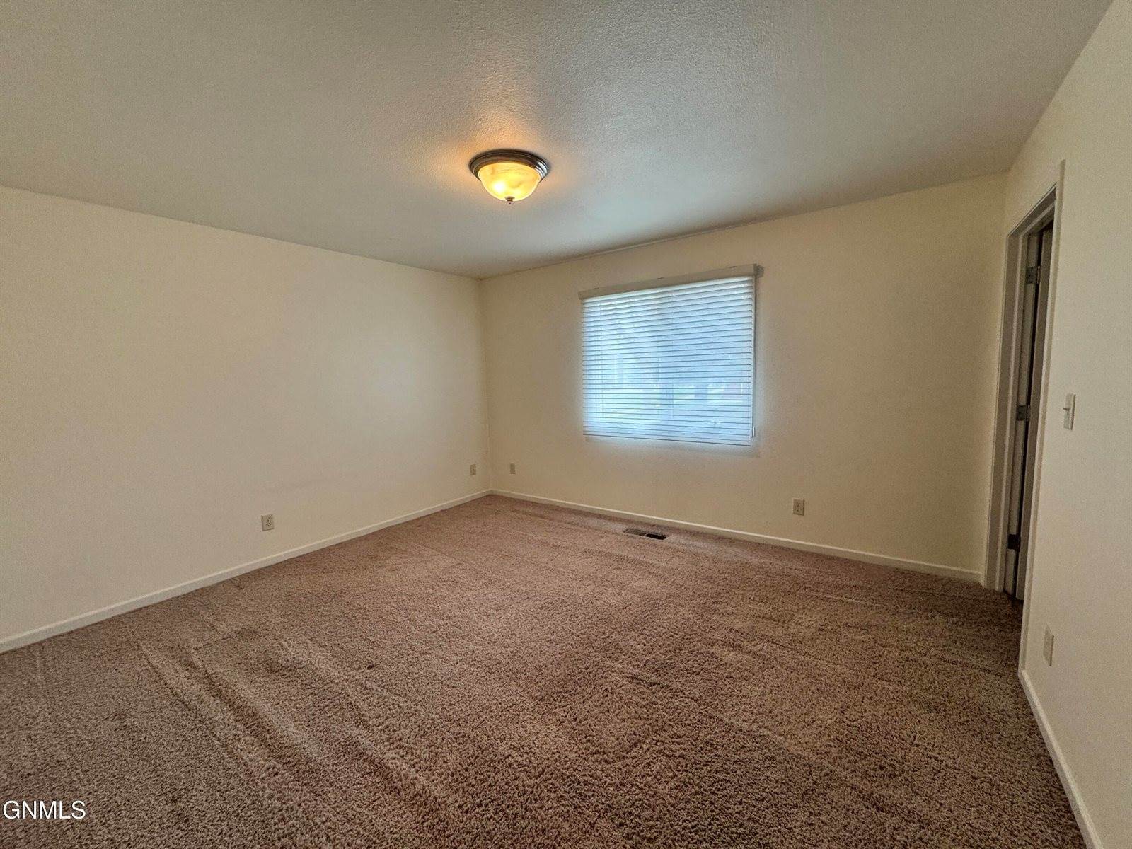 4521 Sundancer Loop SE, Mandan, ND 58554