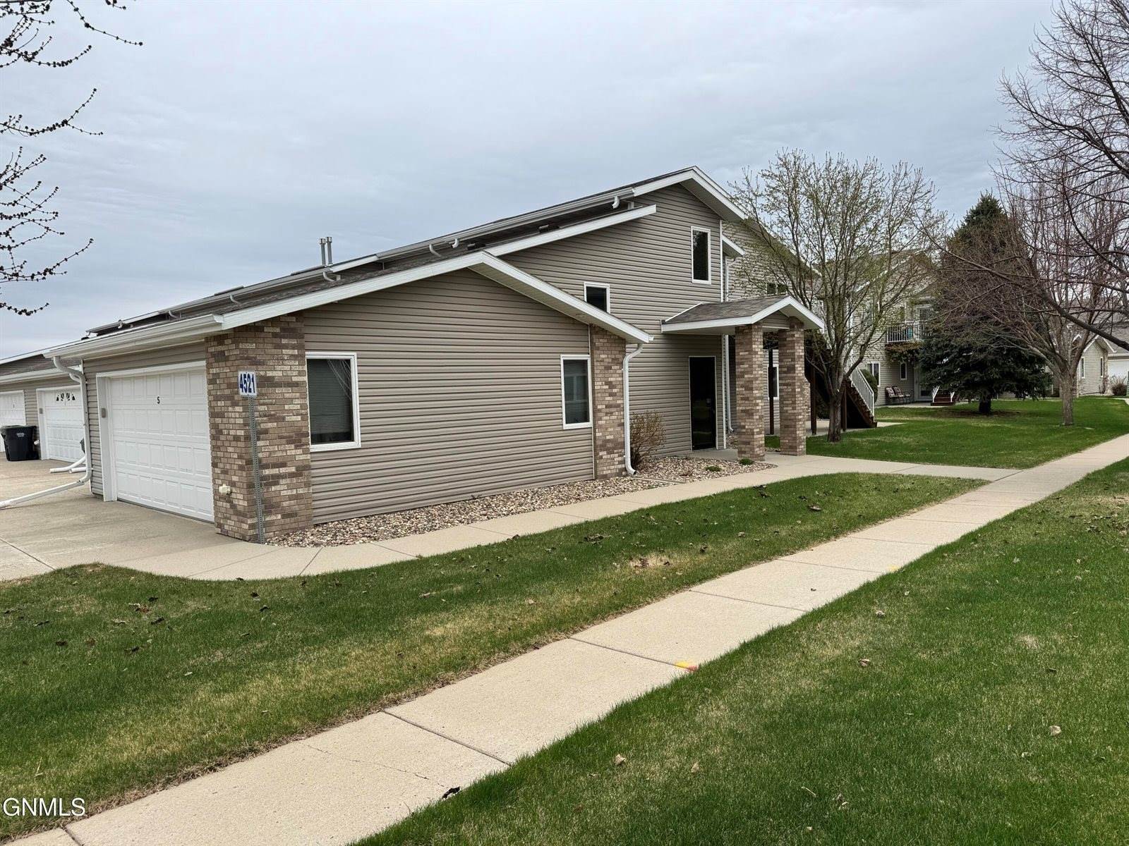 4521 Sundancer Loop SE, Mandan, ND 58554