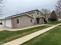 4521 Sundancer Loop SE, Mandan, ND 58554