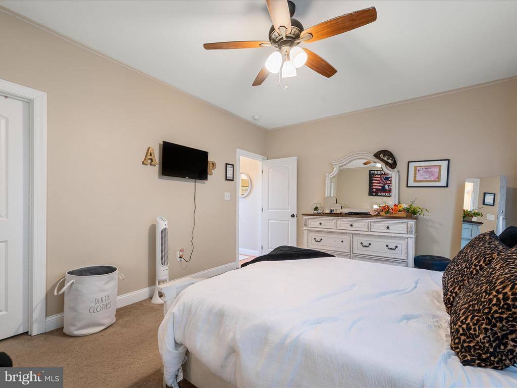 77 Azera Drive, Inwood, WV 25428