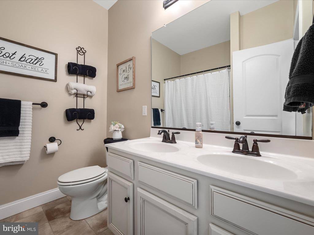 77 Azera Drive, Inwood, WV 25428