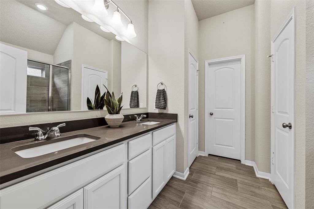 3017 Gilchrist Drive, Lorena, TX 76655