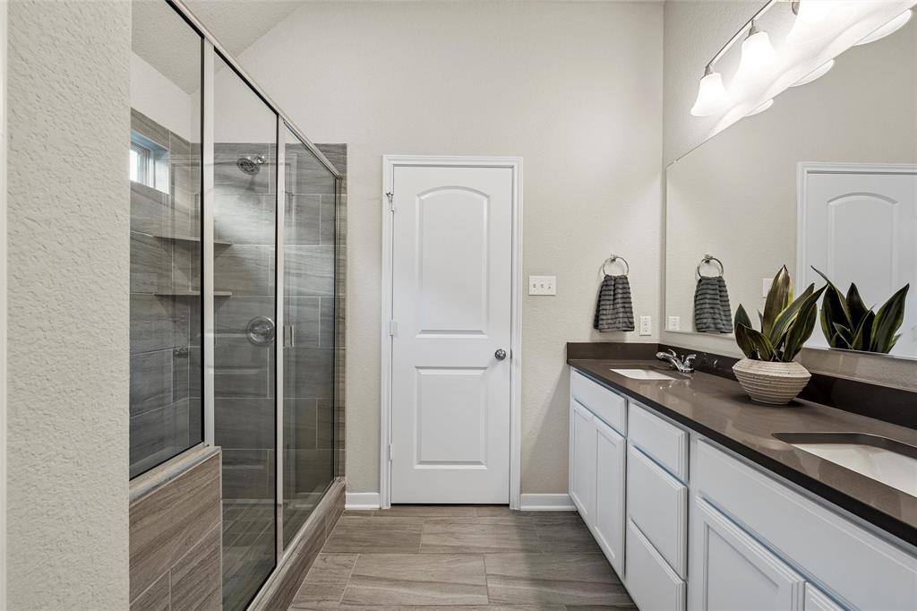 3017 Gilchrist Drive, Lorena, TX 76655