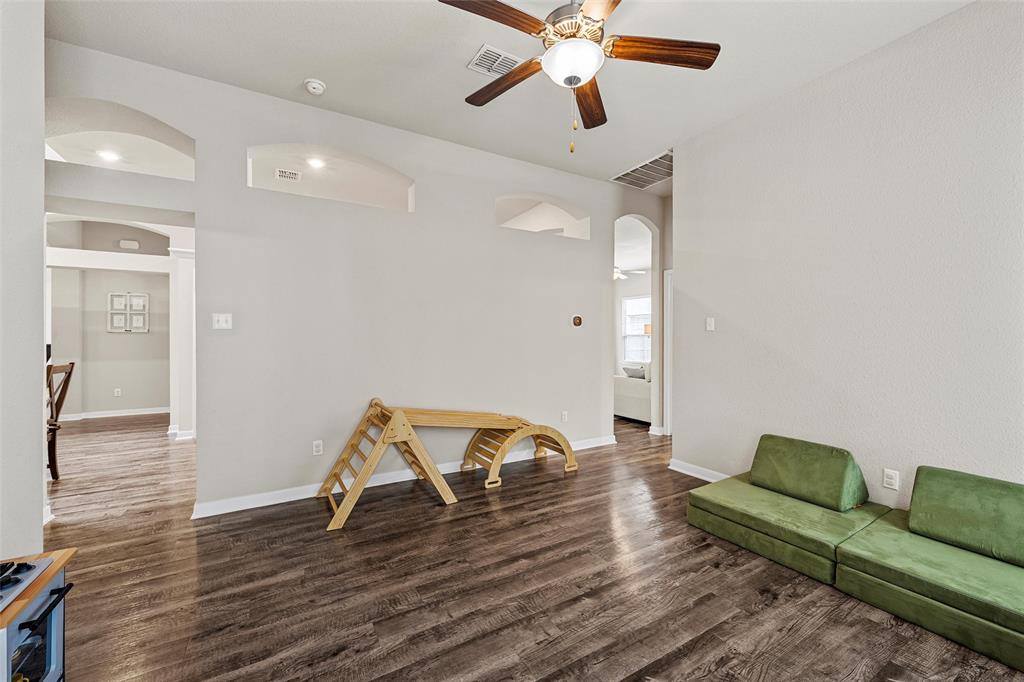 3017 Gilchrist Drive, Lorena, TX 76655