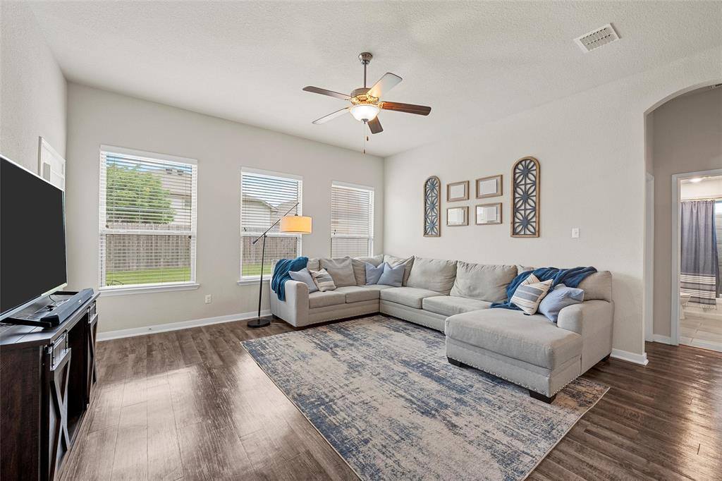 3017 Gilchrist Drive, Lorena, TX 76655