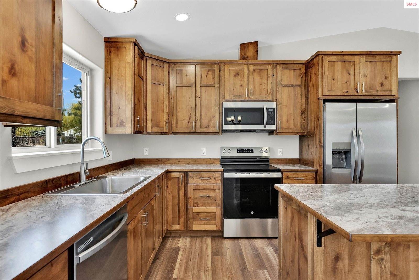 69 Pomelo Pl, Moyie Springs, ID 83845