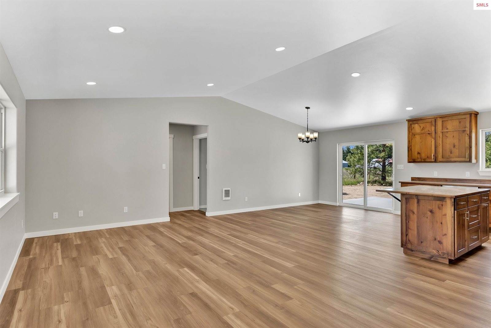 69 Pomelo Pl, Moyie Springs, ID 83845