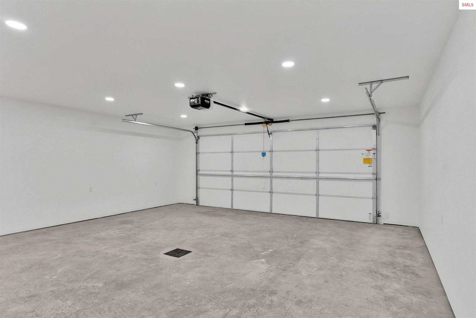 69 Pomelo Pl, Moyie Springs, ID 83845