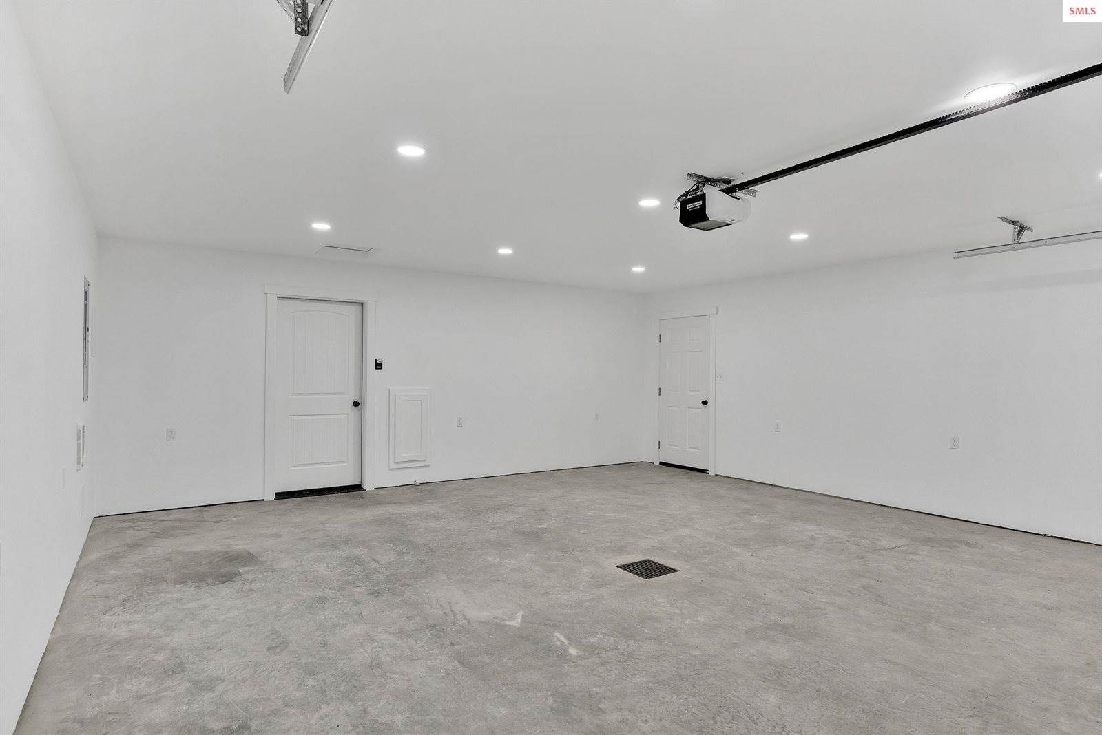 69 Pomelo Pl, Moyie Springs, ID 83845