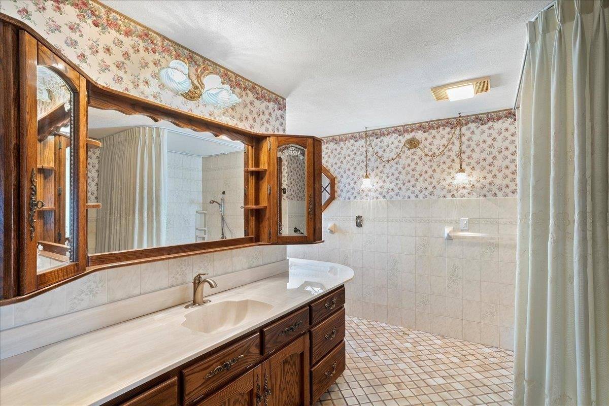 801 W Mc Millan Street, Marshfield, WI 54449