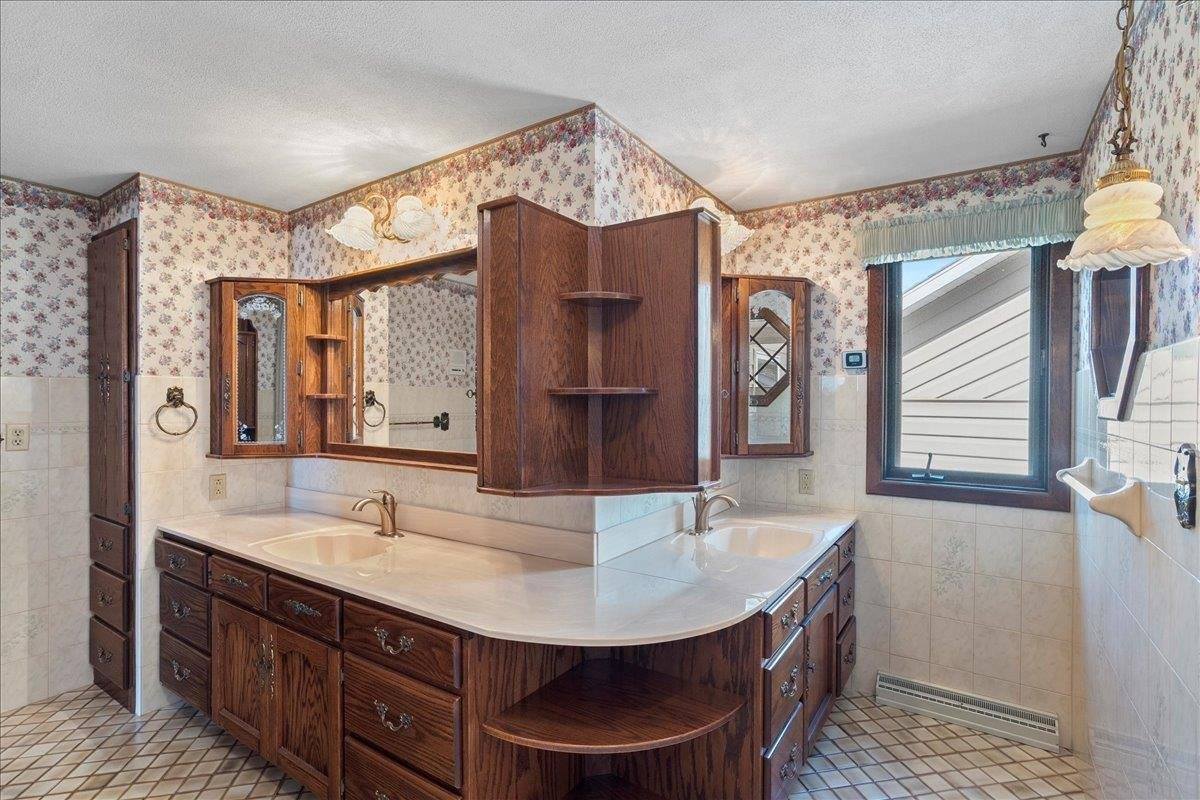 801 W Mc Millan Street, Marshfield, WI 54449