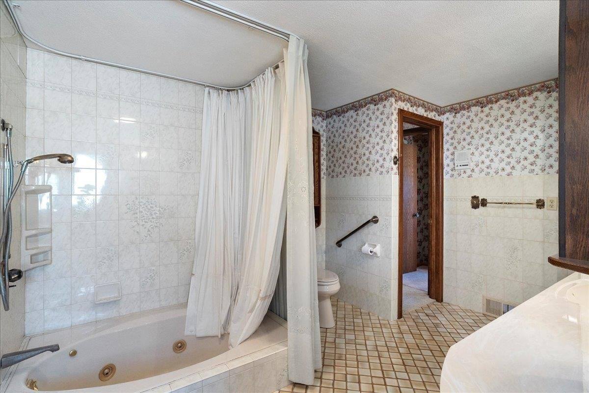 801 W Mc Millan Street, Marshfield, WI 54449