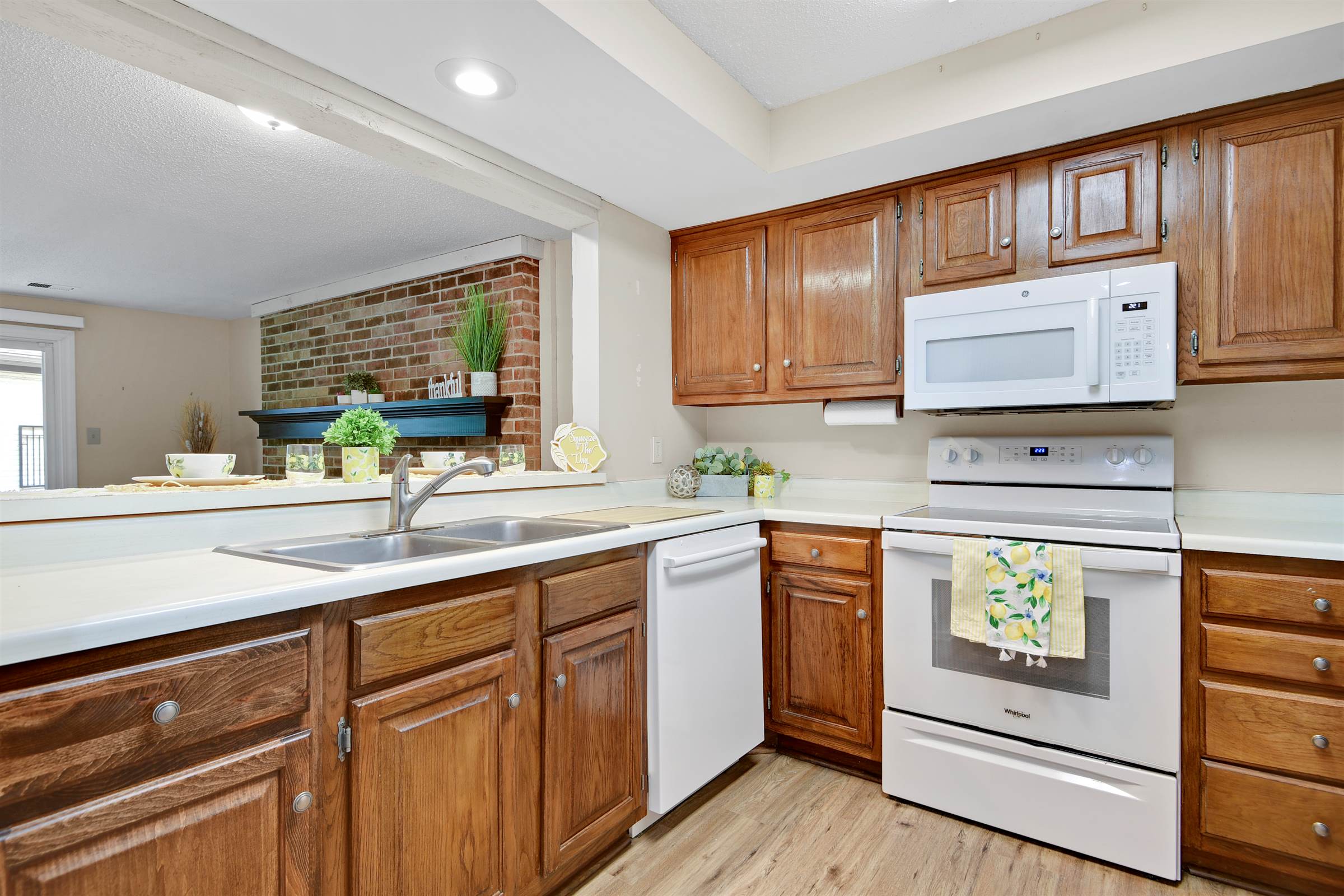 6638 W 109th Street, Unit #B, Overland Park, KS 66211